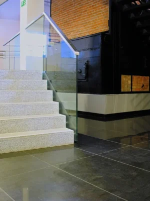 Parapet / Stopnica granitowa szara polerowana G603 150x33x2 cm