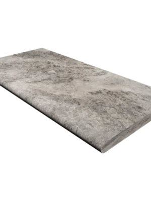 Trawertyn Parapet / Stopnica kamienna Silver Latte Greige Bębnowany 135x33x2 cm Bullnose