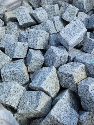 Kostka granitowa G602 Płomieniowana - Łupana 10x10x10 cm