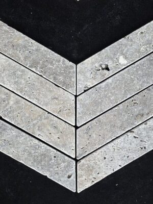 Trawertyn Silver Bębnowany Chevron 7,5x30,5x1 cm