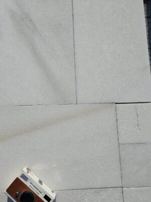 Płytki marmurowe komplet rzymski z białego marmuru bianco neve zestawy płytek w róznych rozmiarach w różnych rozmiarach, grubość 4cm wykończenie piaskowane 60x60x2 cm
