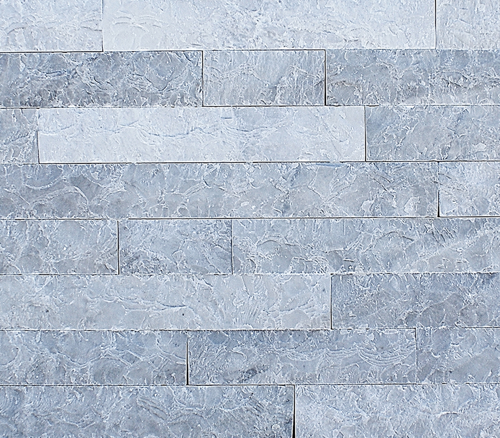 Kamień elewacyjny split pasy 7/różnej długości/2cm z szarego marmury ice grey wykończenie łupane