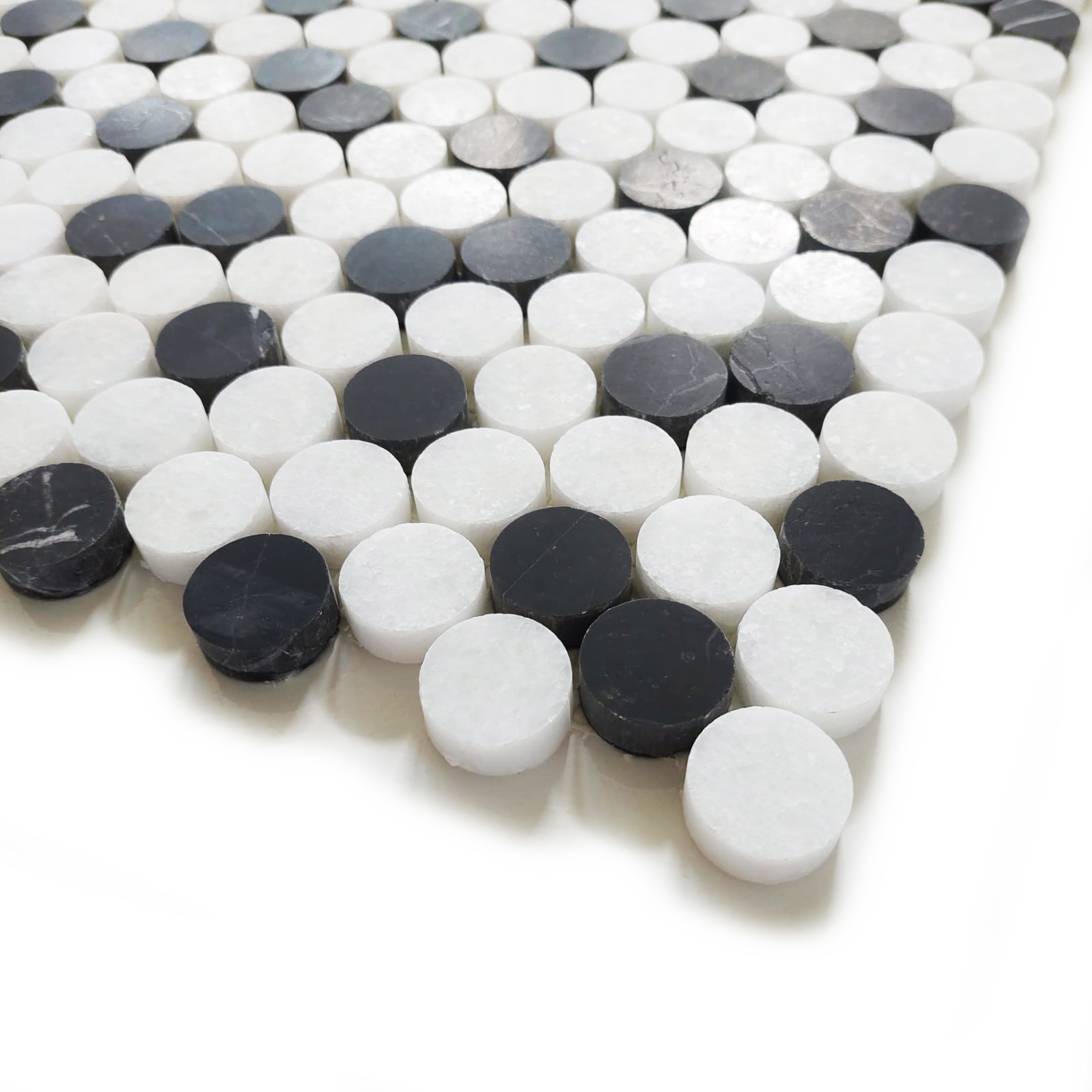 Mozaika marmurowa kółka z białego marmuru Bianco Neve i czarnego Black Silk, grubość plastra 1 cm, wykończenie szlifowane - obrazek 3