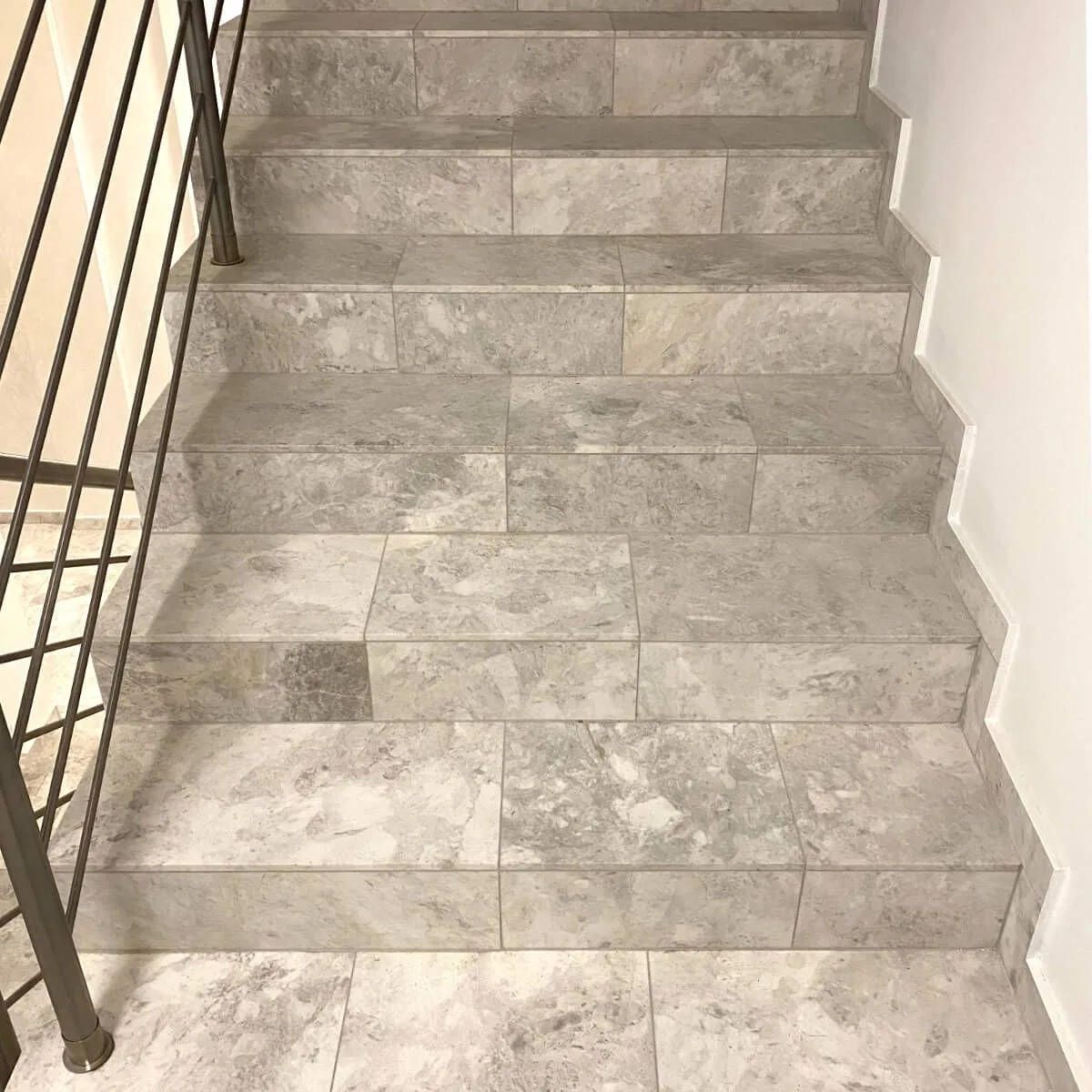 Płytki Marmur Royal White szlifowany 40,6x61x1,2 cm