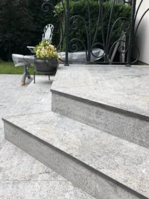 Podstopień wapienny L828 Blue Limestone płomieniowany 150x16,5x2 cm