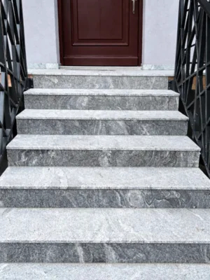 Stopień granitowy Royal Juparana płomieniowany 150x33x3 cm