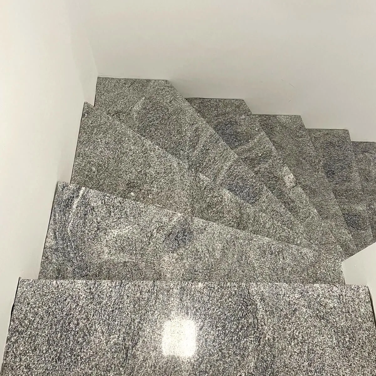 Stopień granitowy Royal Juparana polerowany 150x33x2 cm